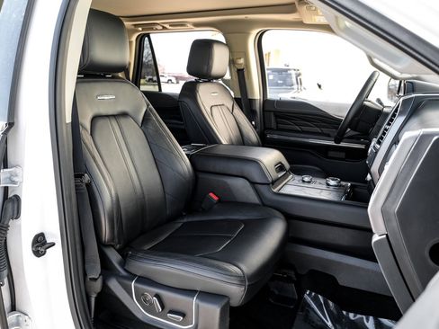 Used 2018 Ford Expedition Platinum image 33