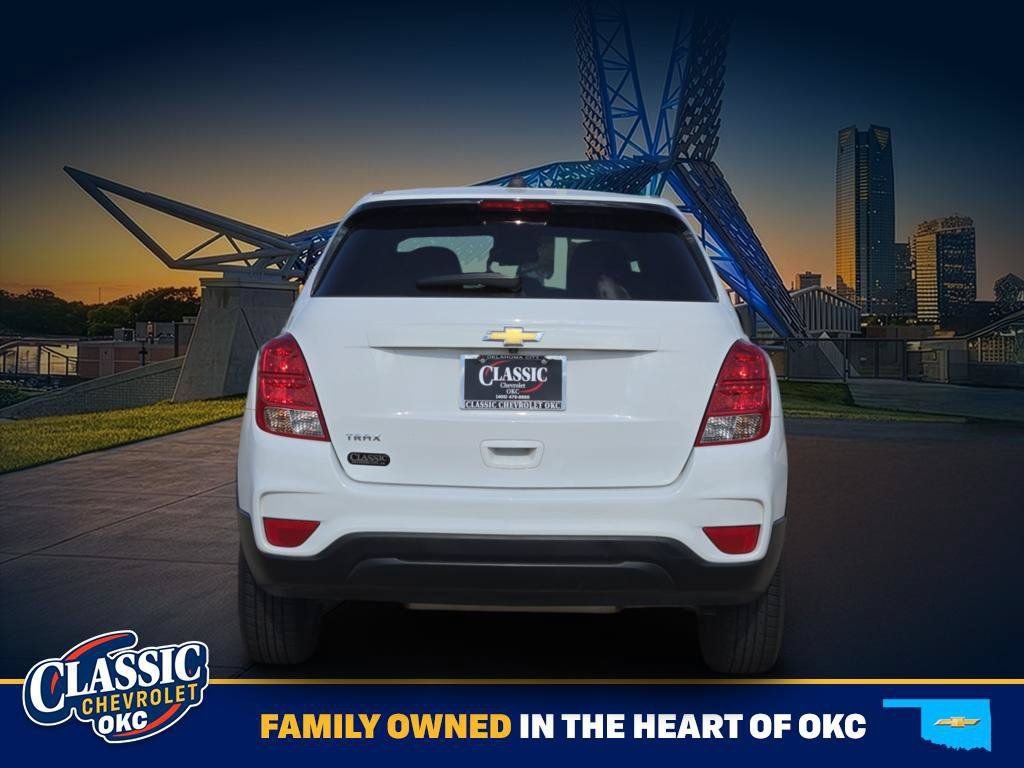 Used 2022 Chevrolet Trax LS w/ Tint and Cruise Package FWD image 6