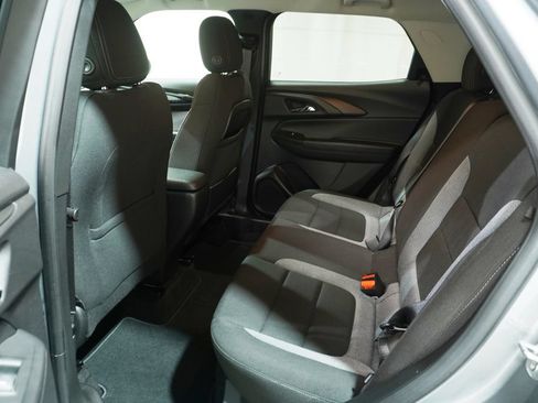 Used 2024 Chevrolet TrailBlazer LT w/ LT Cold Weather Package FWD image 11