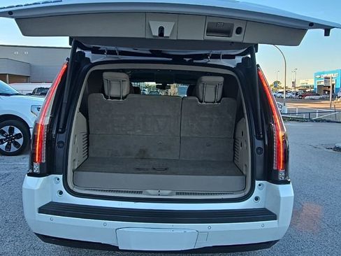 Used 2019 Cadillac Escalade 2WD image 23