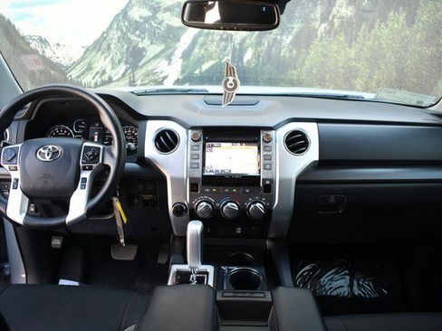 Certified 2018 Toyota Tundra SR5 w/ SR5 Upgrade Package AWD/4WD image 18