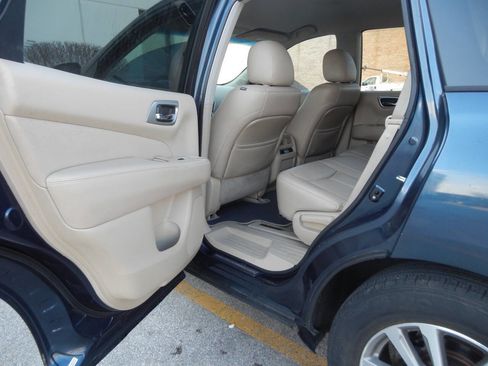 Used 2014 Nissan Pathfinder SL w/ SL Tech Package FWD image 31