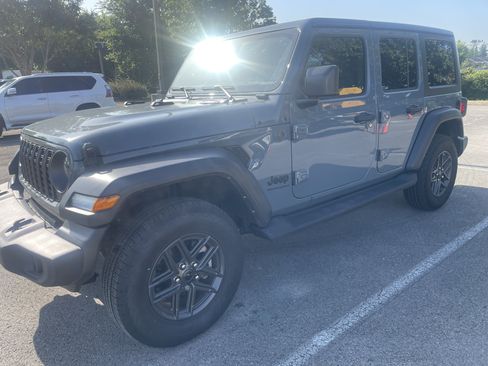 Used 2024 Jeep Wrangler Unlimited Sport AWD/4WD image 3