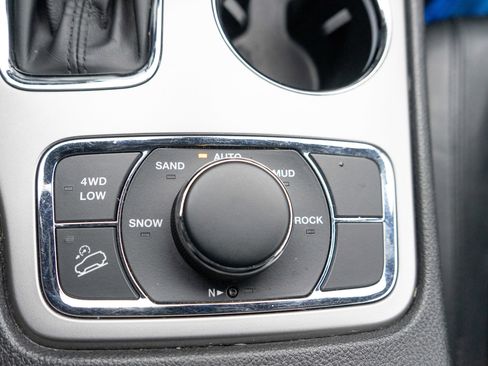 Used 2019 Jeep Grand Cherokee Limited image 21