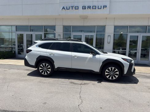 Used 2023 Subaru Outback Limited AWD/4WD image 2