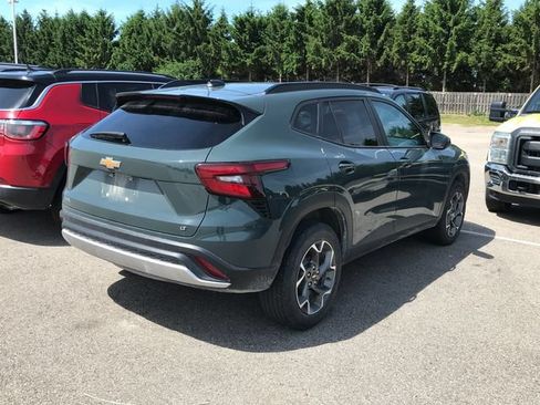 Certified 2025 Chevrolet Trax LT FWD image 2