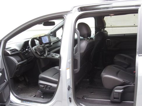 Certified 2024 Toyota Sienna XLE Woodland Edition AWD/4WD image 14