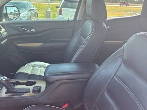 Used 2017 GMC Acadia Denali w/ Technology Package FWD image 8