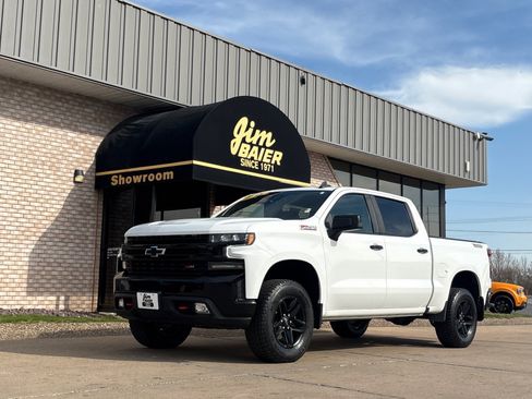 Used 2021 Chevrolet Silverado 1500 LT Trail Boss w/ Convenience Package II image 1