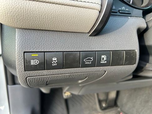 Used 2024 Toyota Camry SE FWD image 19