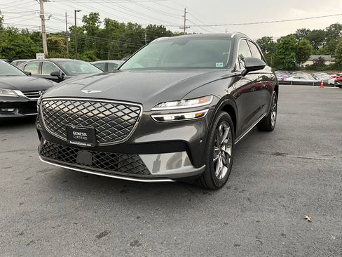 Used 2025 Genesis Electrified GV70 Advanced w/ Prestige Package image 3