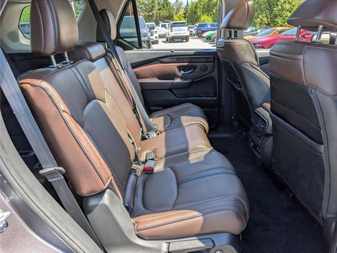 Used 2023 Honda Pilot Elite image 12