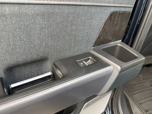 Used 2022 Ford F150 Lightning Lariat image 23