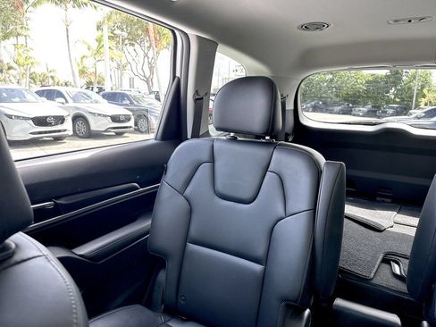 Used 2024 Kia Telluride S FWD image 17