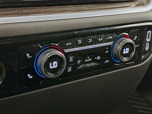 Used 2022 Chevrolet Silverado 1500 LT image 24