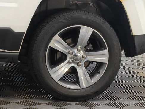 Used 2016 Jeep Patriot High Altitude AWD/4WD image 38