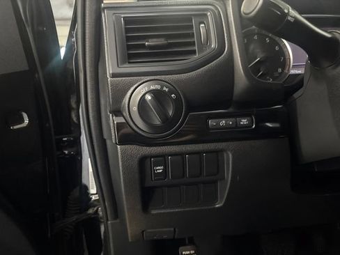 Used 2022 Nissan Titan SV AWD/4WD image 12