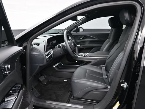 Certified 2024 Cadillac Lyriq Luxury AWD/4WD image 9