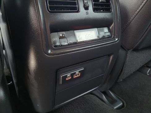 Used 2020 Nissan Pathfinder S FWD image 11