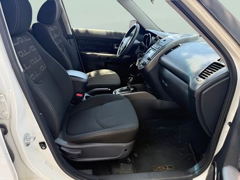 Used 2012 Kia Soul + w/ Audio Pkg FWD image 10