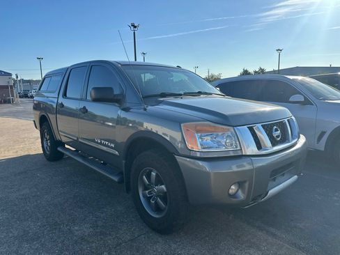 Used 2014 Nissan Titan PRO-4X AWD/4WD image 3