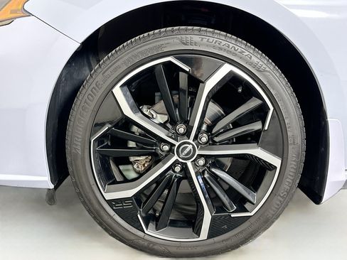 Used 2023 Nissan Altima 2.5 SR FWD image 11