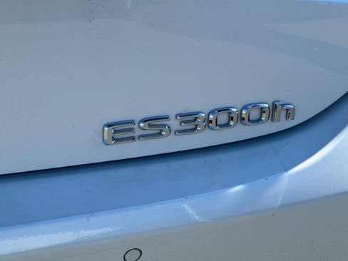 Used 2025 Lexus ES 300h w/ Premium Package image 21