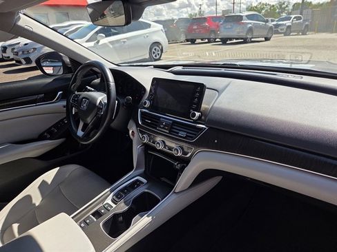 Used 2020 Honda Accord Touring image 6