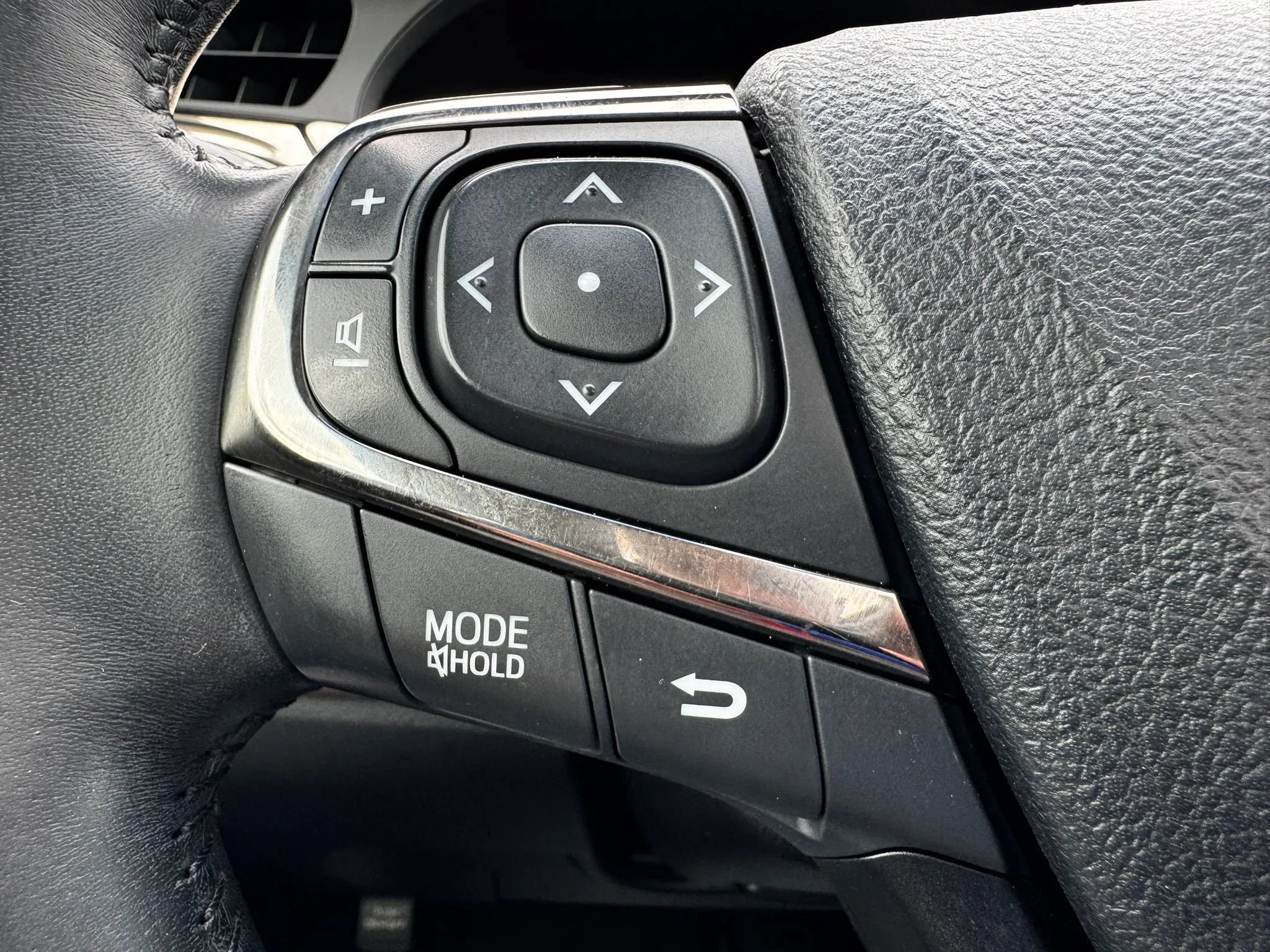 Used 2013 Toyota Avalon Limited w/ Technology Pkg FWD image 24