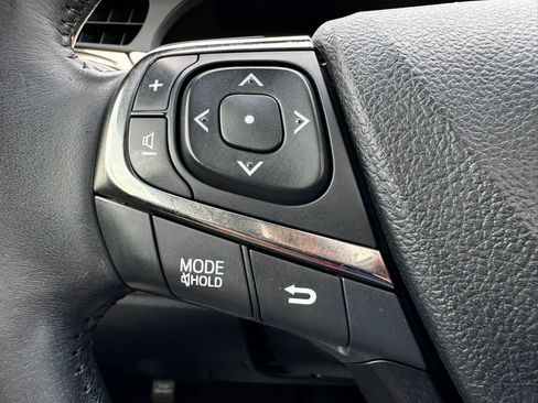 Used 2013 Toyota Avalon Limited w/ Technology Pkg FWD image 24