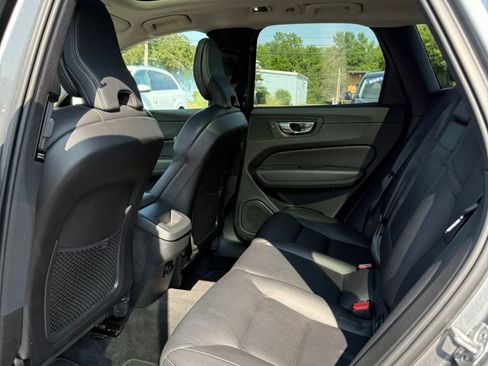 Used 2021 Volvo XC60 T5 Momentum w/ Premium Package AWD/4WD image 25