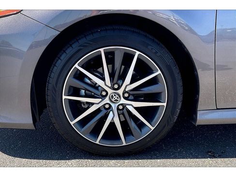 Used 2023 Toyota Camry XLE image 9