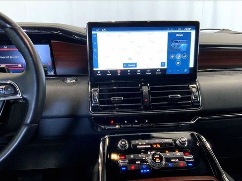 Used 2023 Lincoln Navigator L Reserve AWD/4WD image 5