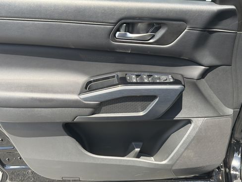 Used 2024 Nissan Pathfinder SL w/ SL Premium Package FWD image 12