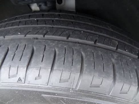 Used 2024 GMC Terrain SLT image 27