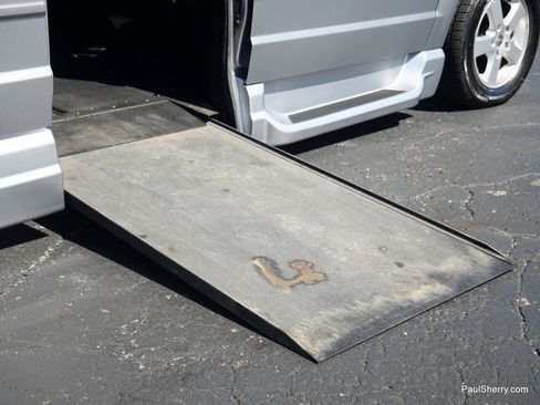 Used 2013 Dodge Grand Caravan SXT w/ Rear Park Assist Pkg image 10