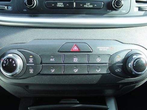 Used 2016 Kia Sorento LX image 20