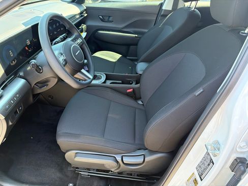 Used 2026 Hyundai Kona SE FWD image 9