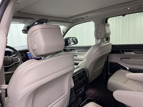 Used 2024 Jeep Wagoneer Series II w/ Convenience Group I image 14