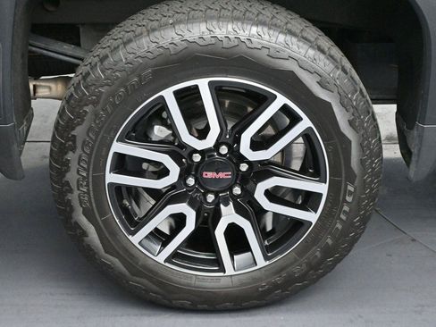 Used 2025 GMC Sierra 1500 AT4 w/ AT4 Premium Package AWD/4WD image 35
