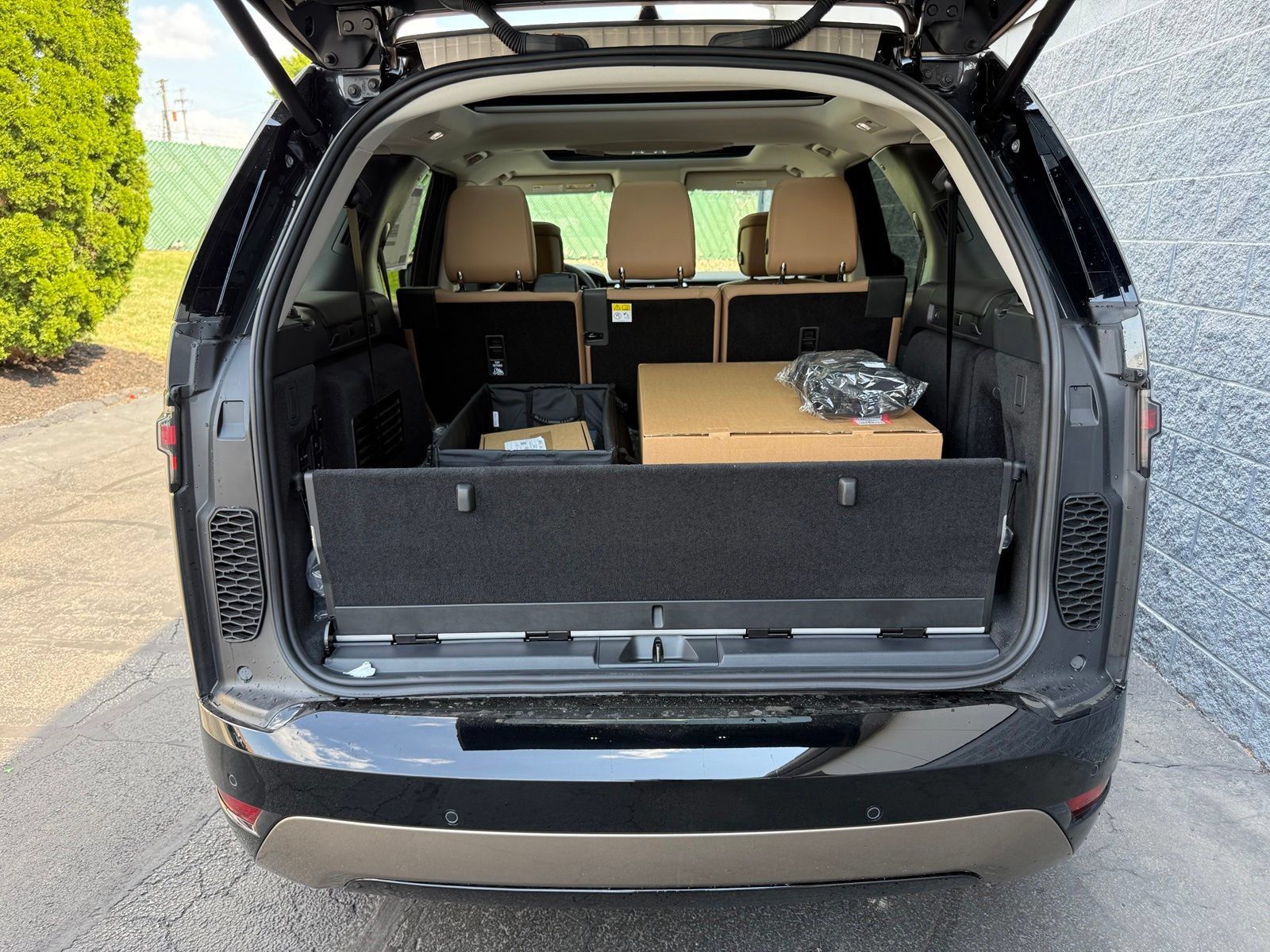 New 2026 Land Rover Discovery Limited Edition AWD/4WD image 52