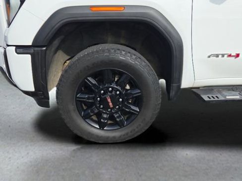 Used 2024 GMC Sierra 2500 AT4 w/ AT4 Preferred Package image 17