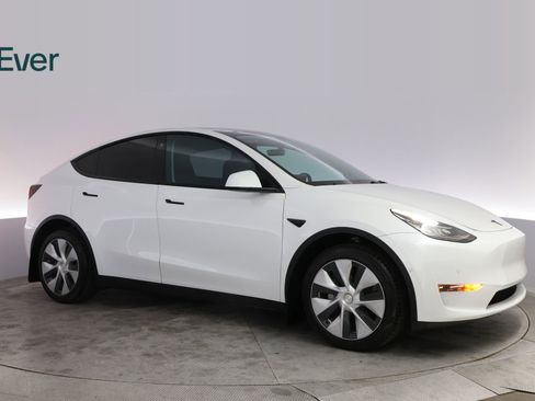 Used 2022 Tesla Model Y Long Range AWD/4WD image 14