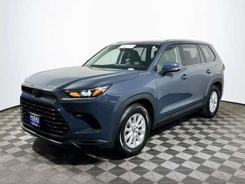 Certified 2025 Toyota Grand Highlander AWD image 3