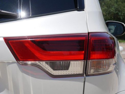 Used 2019 Toyota Highlander Limited AWD/4WD image 19