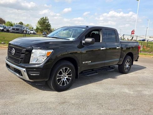Used 2021 Nissan Titan SV w/ Accessory Utility Package image 3