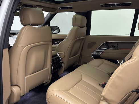 Used 2025 Land Rover Range Rover Long Wheelbase SE image 29