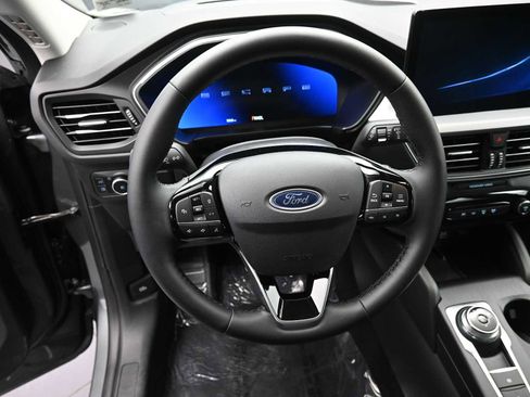 Used 2025 Ford Escape SE w/ PHEV Premium Package image 12