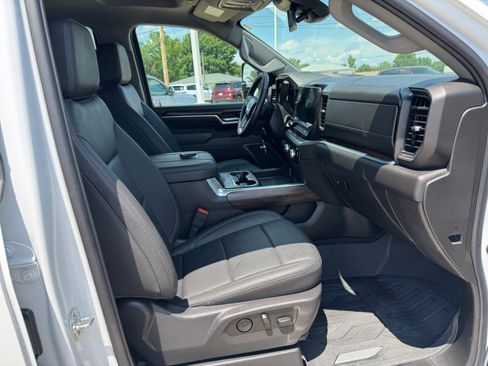 Used 2025 GMC Sierra 2500 SLT image 28