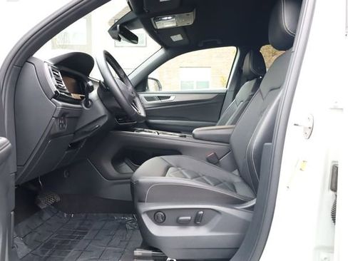 Used 2025 Volkswagen Atlas Cross Sport SE image 11